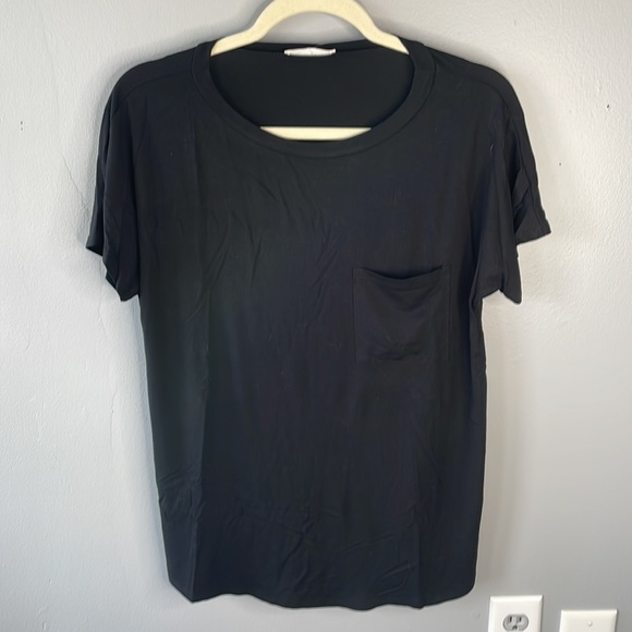 Black Basic Pocket Tee - Picture 3 of 6